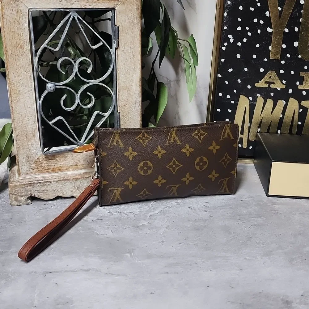 ❤️TRADED❤️Louis Vuitton Monogram Pochette/ wristlet. - Picture 1 of 16